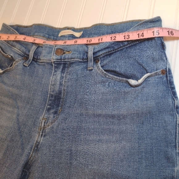 Levi's women's boot cut stretchy denim size (12) M. - W 31. L32 - Picture 15 of 16